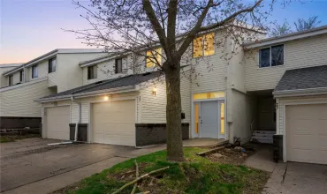 3 Bedrooms Bedrooms, ,2 BathroomsBathrooms,Residential,51 29th Avenue Dr, 22, Cedar Rapids, Iowa 52404,2502777