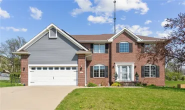 5 Bedrooms Bedrooms, ,3 BathroomsBathrooms,Residential,925 Rolling Creek Dr NE, Cedar Rapids, Iowa 52402,2502933
