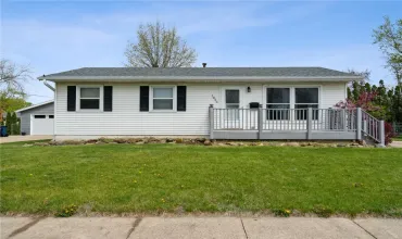 4 Bedrooms Bedrooms, ,2 BathroomsBathrooms,Residential,1056 Eisenhower Rd, Hiawatha, Iowa 52233,2503091