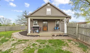 3 Bedrooms Bedrooms, ,1 BathroomBathrooms,Residential,3802 Tipton Road, Muscatine, Iowa 52761,202502881