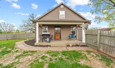 3 Bedrooms Bedrooms, 5 Rooms Rooms,1 BathroomBathrooms,Residential,3802 Tipton Road, Muscatine, Iowa 52761,2503113