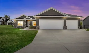 5 Bedrooms Bedrooms, 8 Rooms Rooms,3 BathroomsBathrooms,Residential,3073 Dell Ridge, Hiawatha, Iowa 52233,2503124