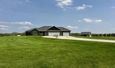 5 Bedrooms Bedrooms, ,3 BathroomsBathrooms,Residential,1426 Walter Mapp Dr, Riverside, Iowa 52327,202502887