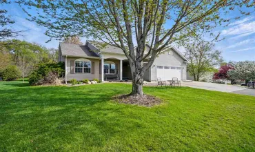 5 Bedrooms Bedrooms, ,3 BathroomsBathrooms,Residential,2480 Robbins Ct, Washington, Iowa 52353,202502892