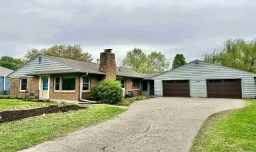 2 Bedrooms Bedrooms, ,1 BathroomBathrooms,Residential,2105 Muscatine Ave, Iowa City, Iowa 52240,202502891