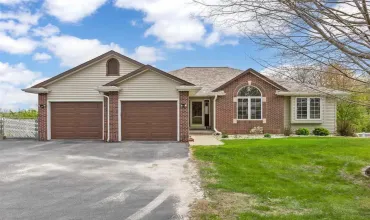 4 Bedrooms Bedrooms, ,3 BathroomsBathrooms,Residential,2528 Quincy Rd NE, Solon, Iowa 52333,202502902