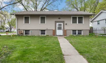 4 Bedrooms Bedrooms, ,1 BathroomBathrooms,Residential,41 Amber Ln, Iowa City, Iowa 52240,202502912