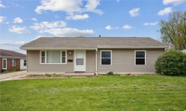 3 Bedrooms Bedrooms, 5 Rooms Rooms,1 BathroomBathrooms,Residential,3815 Oakland, Cedar Rapids, Iowa 52402,2503134