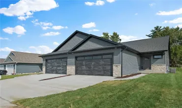 4 Bedrooms Bedrooms, ,3 BathroomsBathrooms,Residential,907 Prairie View, West Branch, Iowa 52358,2503135