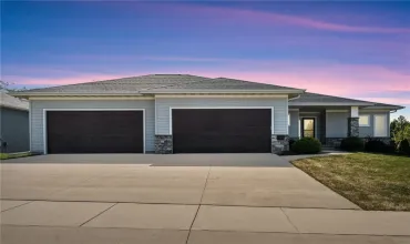 4 Bedrooms Bedrooms, ,3 BathroomsBathrooms,Residential,6127 Rapids Ridge, Cedar Rapids, Iowa 52411,2503142