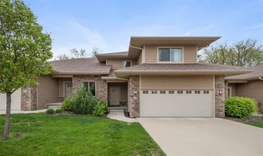 4 Bedrooms Bedrooms, ,3 BathroomsBathrooms,Residential,19 Holiday Ridge Ln, Coralville, Iowa 52241,202502924