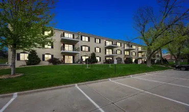 2 Bedrooms Bedrooms, ,2 BathroomsBathrooms,Residential,2135 1st Ave, 115, Cedar Rapids, Iowa 52402,202502939