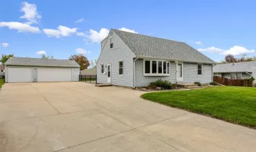4 Bedrooms Bedrooms, 7 Rooms Rooms,2 BathroomsBathrooms,Residential,2724 Seely Avenue, Cedar Rapids, Iowa 52403,2503173