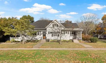 3 Bedrooms Bedrooms, ,1 BathroomBathrooms,Residential,110 Linn St, Lone Tree, Iowa 52755,202406149