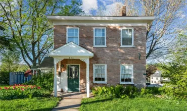 4 Bedrooms Bedrooms, ,2 BathroomsBathrooms,Residential,214 2nd Street SE, Mt Vernon, Iowa 52314,2503186