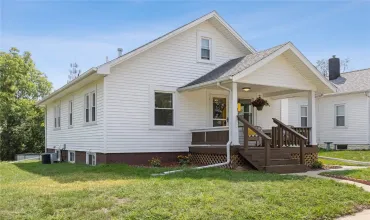 3 Bedrooms Bedrooms, ,1 BathroomBathrooms,Residential,243 34th St Dr SE, Cedar Rapids, Iowa 52403,2503188