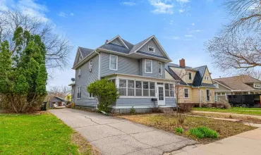 3 Bedrooms Bedrooms, ,2 BathroomsBathrooms,Residential,1225 Rochester Ave, Iowa City, Iowa 52245,202502954