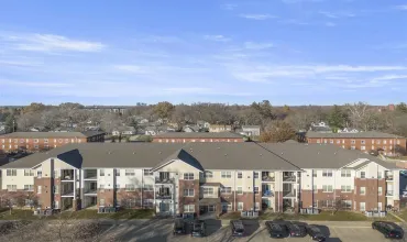 2 Bedrooms Bedrooms, ,2 BathroomsBathrooms,Residential,600 Grandview Ct, Unit 610, Iowa City, Iowa 52246,202406659