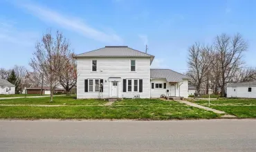 5 Bedrooms Bedrooms, ,1 BathroomBathrooms,Residential,118 Hickory st, Sigourney, Iowa 52591,202502699
