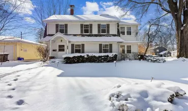 3 Bedrooms Bedrooms, ,2 BathroomsBathrooms,Residential,1121 Kirkwood Ct, Iowa City, Iowa 52240,202501086
