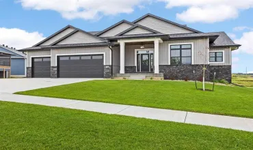 5 Bedrooms Bedrooms, ,3 BathroomsBathrooms,Residential,1708 Green Oak Cir, Tiffin, Iowa 52340,202502993