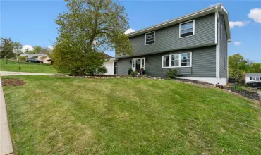 4 Bedrooms Bedrooms, 8 Rooms Rooms,2 BathroomsBathrooms,Residential,335 Parkland, Cedar Rapids, Iowa 52403,2503242
