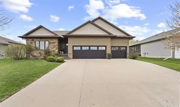 5 Bedrooms Bedrooms, ,3 BathroomsBathrooms,Residential,2982 High Bluff Dr, Coralville, Iowa 52241,202502690
