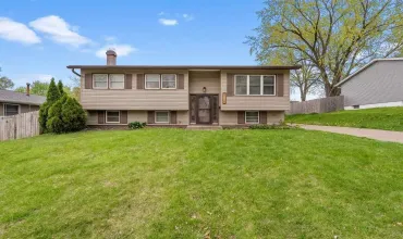 4 Bedrooms Bedrooms, ,2 BathroomsBathrooms,Residential,4725 Harrison St, Davenport, Iowa 52806,202503005