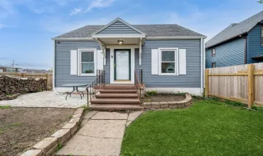 3 Bedrooms Bedrooms, 4 Rooms Rooms,1 BathroomBathrooms,Residential,901 A, Cedar Rapids, Iowa 52405,2503260