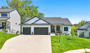 5 Bedrooms Bedrooms, ,3 BathroomsBathrooms,Residential,2917 Pine Hill Trce, Coralville, Iowa 52241,202503038