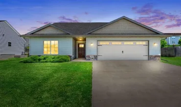 3 Bedrooms Bedrooms, ,2 BathroomsBathrooms,Residential,558 Doe Ave, Tiffin, Iowa 52340,202503091