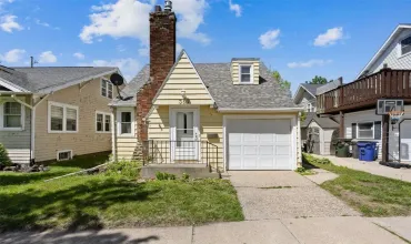 2 Bedrooms Bedrooms, ,1 BathroomBathrooms,Residential,357 21st St, Cedar Rapids, Iowa 52403,2503369