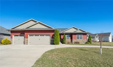 5 Bedrooms Bedrooms, ,3 BathroomsBathrooms,Residential,300 Landau, Robins, Iowa 52328,2501942