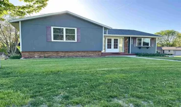 4 Bedrooms Bedrooms, ,1 BathroomBathrooms,Residential,148 Circle Dr, Williamsburg, Iowa 52361,202503130