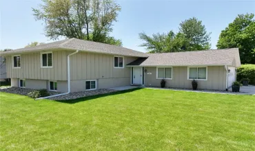 4 Bedrooms Bedrooms, ,3 BathroomsBathrooms,Residential,371 Carnaby, Cedar Rapids, Iowa 52402,2503376