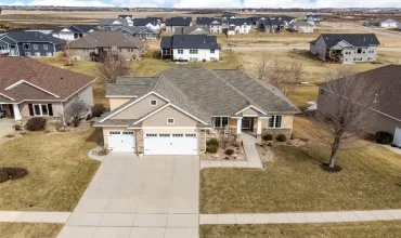 5 Bedrooms Bedrooms, ,3 BathroomsBathrooms,Residential,4332 Quail Trail, Marion, Iowa 52302,2503205