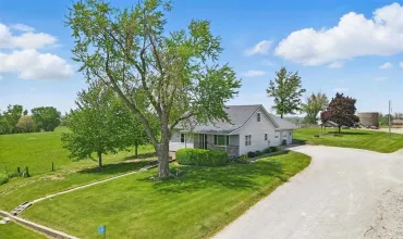 4 Bedrooms Bedrooms, ,2 BathroomsBathrooms,Residential,1155 Orange Ave, Kalona, Iowa 52247,202503161