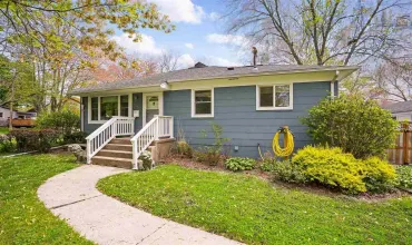 2 Bedrooms Bedrooms, ,1 BathroomBathrooms,Residential,704 4th Ave, Iowa City, Iowa 52245,202503164