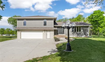 3 Bedrooms Bedrooms, 7 Rooms Rooms,2 BathroomsBathrooms,Residential,3902 Julie Ln., Cedar Rapids, Iowa 52404,2503443
