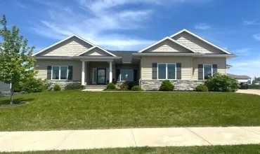 4 Bedrooms Bedrooms, 8 Rooms Rooms,3 BathroomsBathrooms,Residential,2911 Savannah, Hiawatha, Iowa 52233,2503433