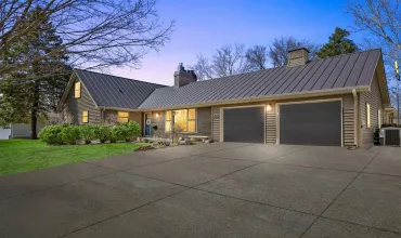5 Bedrooms Bedrooms, ,3 BathroomsBathrooms,Residential,302 Highland Dr, Iowa City, Iowa 52246,202503027