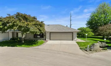 2 Bedrooms Bedrooms, ,2 BathroomsBathrooms,Residential,82 Oberlin St, Iowa City, Iowa 52245,202503185