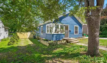 3 Bedrooms Bedrooms, ,2 BathroomsBathrooms,Residential,1124 Franklin St, Iowa City, Iowa 52240,202503191