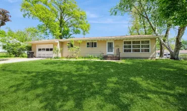 3 Bedrooms Bedrooms, ,2 BathroomsBathrooms,Residential,1505 Maplecrest, Marion, Iowa 52302,2503494
