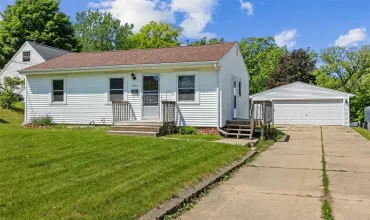 2 Bedrooms Bedrooms, 5 Rooms Rooms,1 BathroomBathrooms,Residential,1223 Memorial, Cedar Rapids, Iowa 52403,2503520