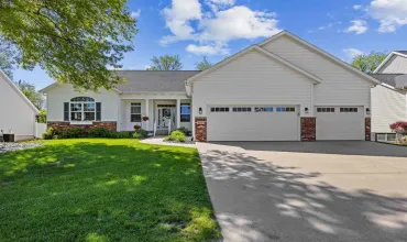 4 Bedrooms Bedrooms, ,3 BathroomsBathrooms,Residential,2311 Fox Trail Dr NE, Cedar Rapids, Iowa 52402,202503222