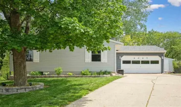 2 Bedrooms Bedrooms, ,1 BathroomBathrooms,Residential,4047 Bedford Pl, Davenport, Iowa 52806,202503229