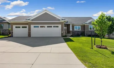 5 Bedrooms Bedrooms, ,3 BathroomsBathrooms,Residential,2913 Diamondhead, Hiawatha, Iowa 52233,2503528