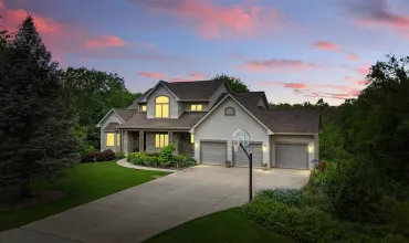 5 Bedrooms Bedrooms, ,4 BathroomsBathrooms,Residential,4317 Indian Trl NE, Solon, Iowa 52333,202503259