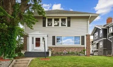4 Bedrooms Bedrooms, 9 Rooms Rooms,2 BathroomsBathrooms,Residential,304 South St, Urbana, Iowa 52345,2503567